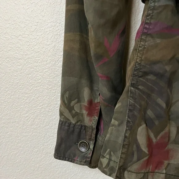 DESIGUALCamoasis Khaki Floral Parka Jacket SS21 Style 21SWEN13Size Medium